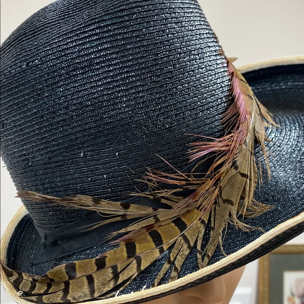 Elegant Vintage Black Hat by Mr. Philippe of France, with Feather Detail - Picture 4 of 8